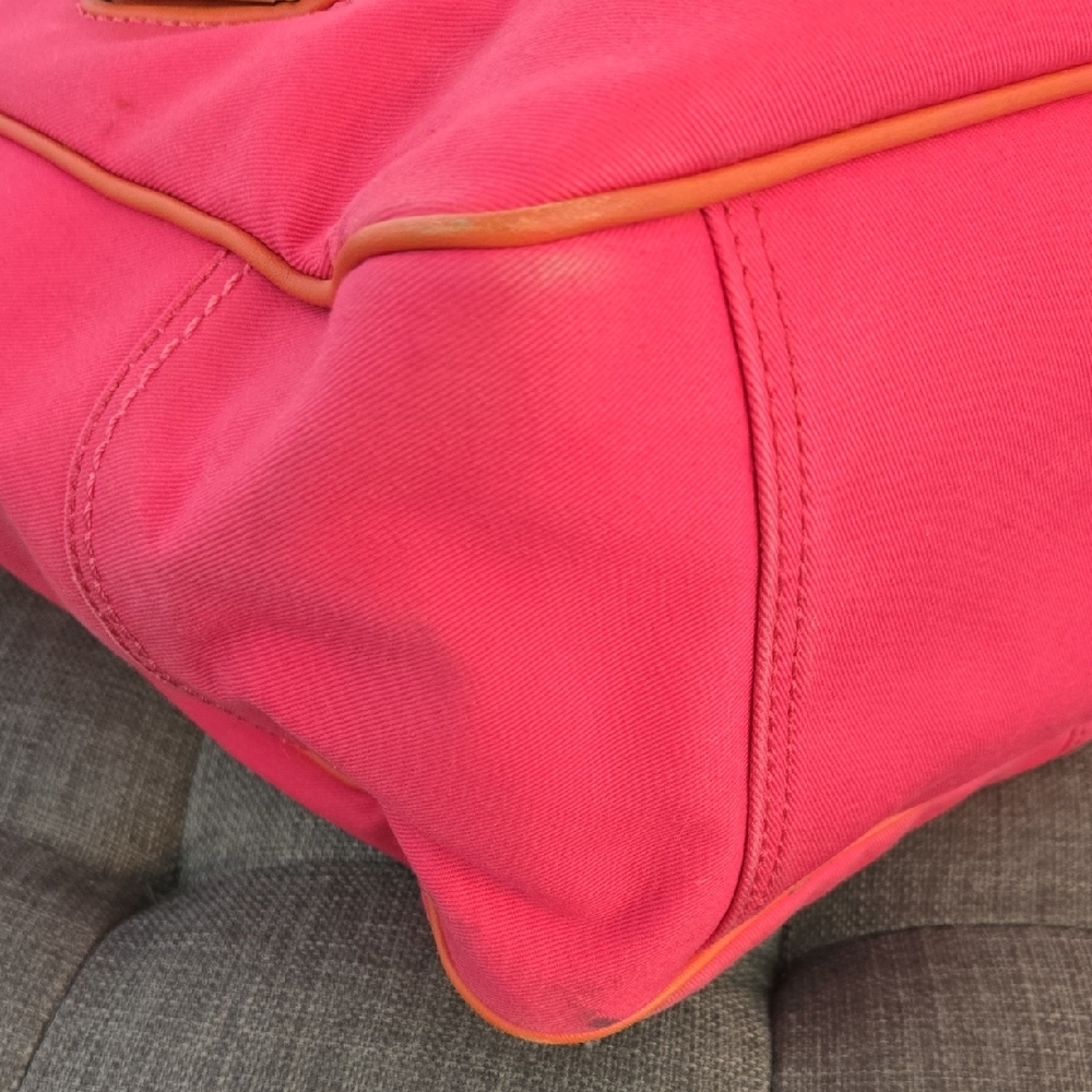 Vibrant Pink and Orange Tote Bag with Spacious Interior and Durable Material - Picture 8 of 14